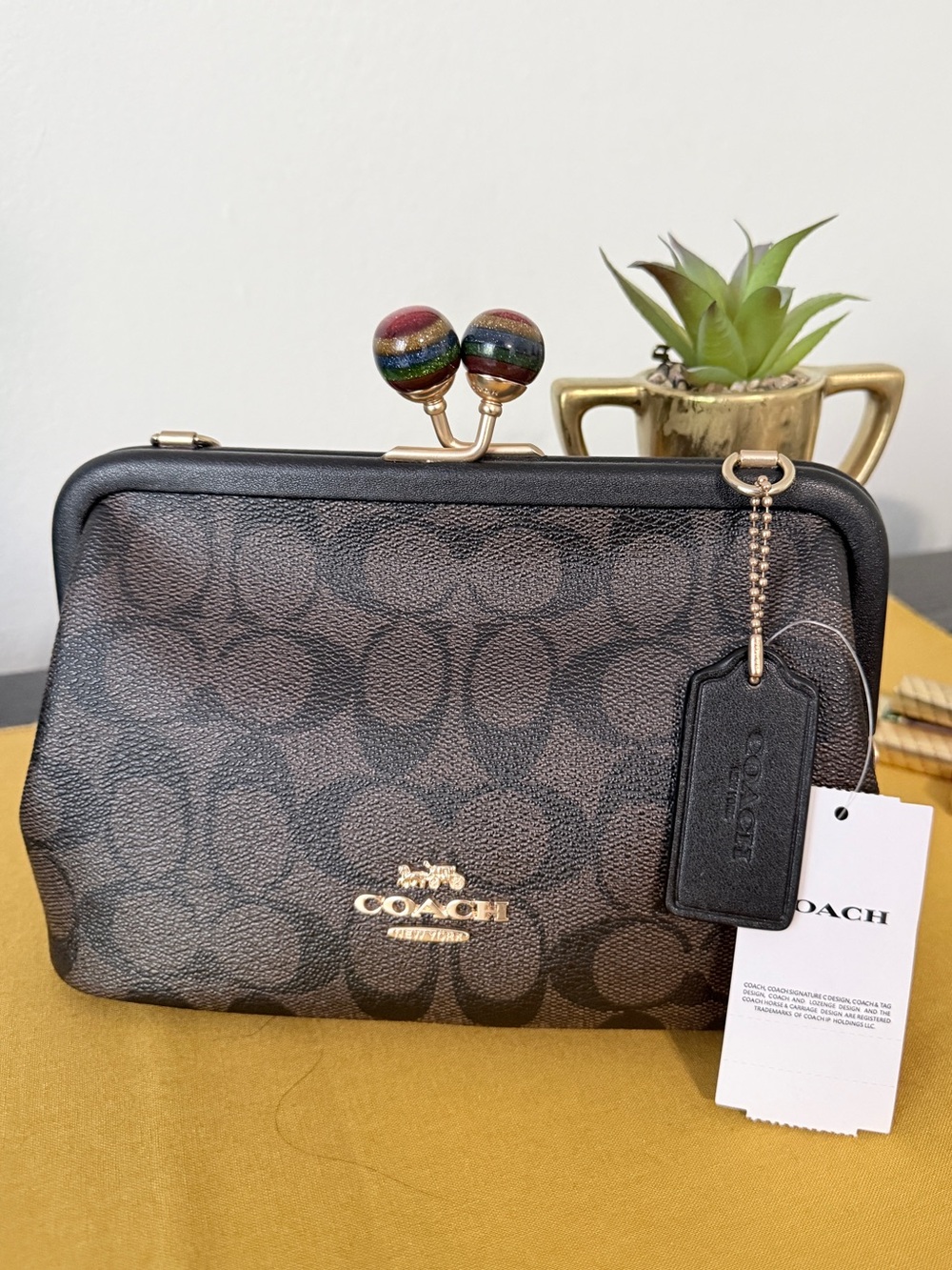 Black Kisslock Crossbody - Picture 5 of 16